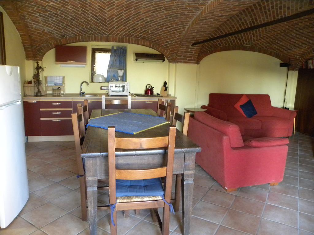 Agriturismo Fano'S Farm Suno Chambre photo