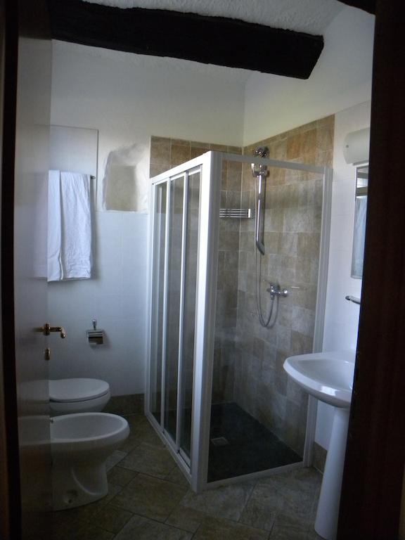 Agriturismo Fano'S Farm Suno Chambre photo