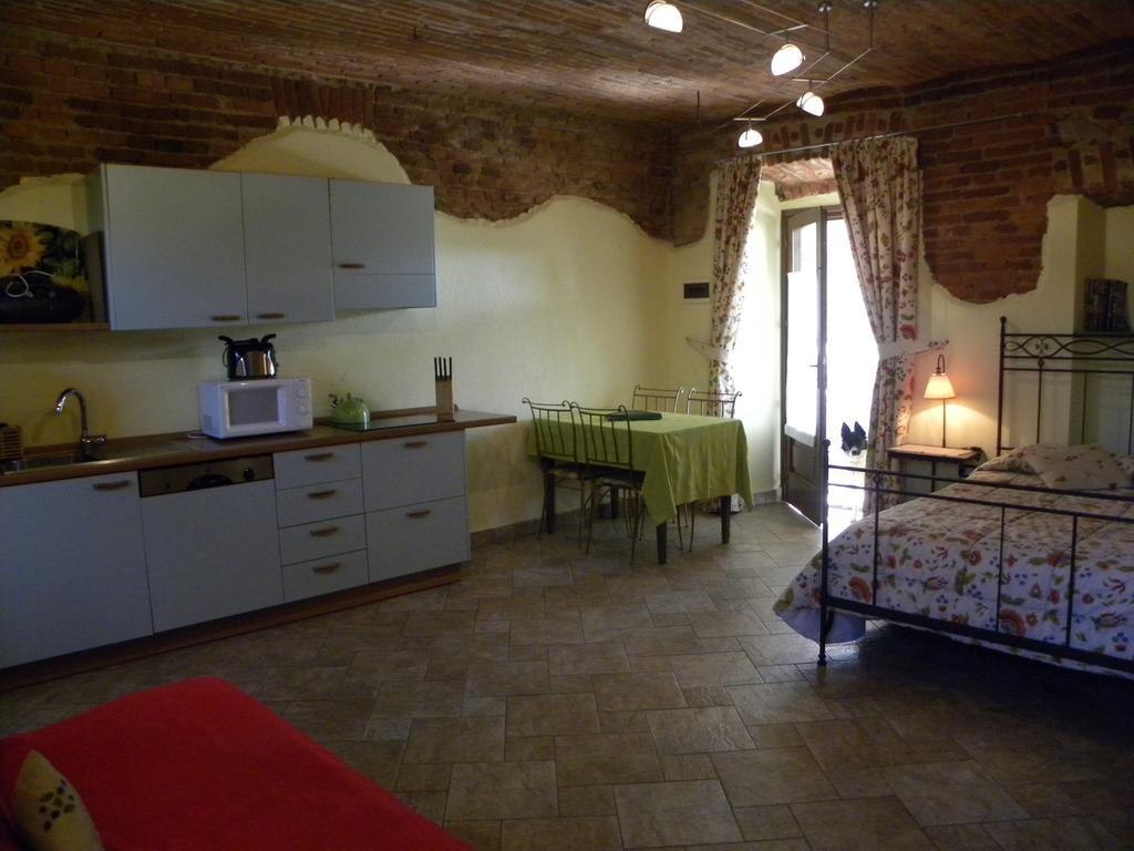Agriturismo Fano'S Farm Suno Chambre photo