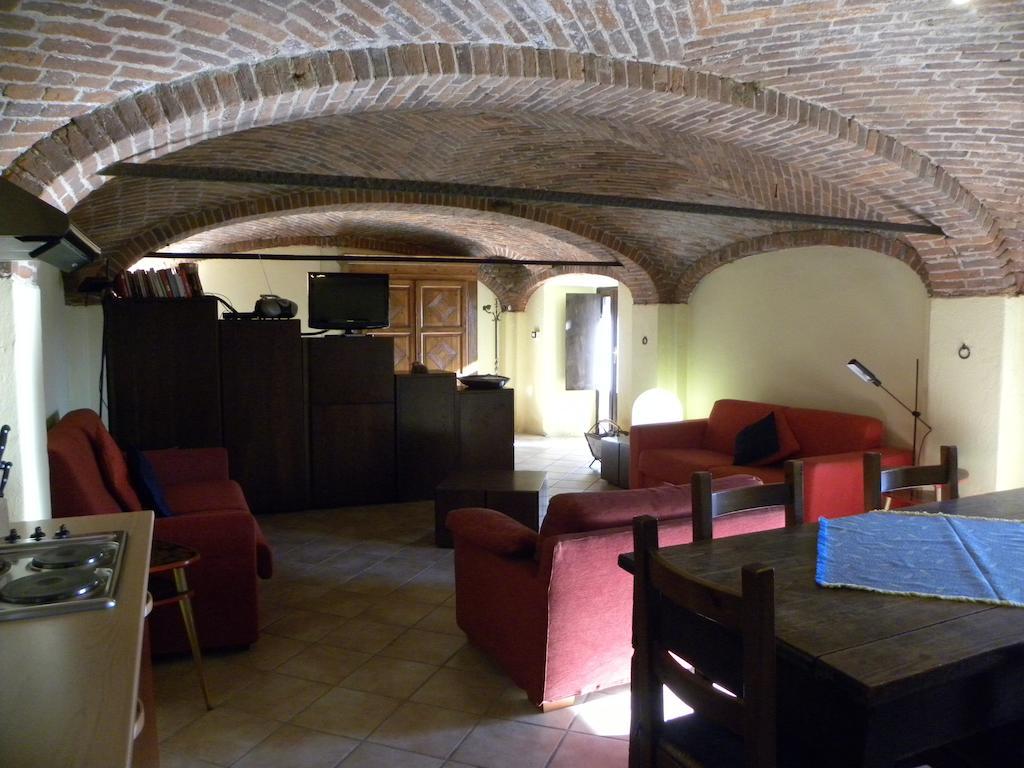 Agriturismo Fano'S Farm Suno Chambre photo