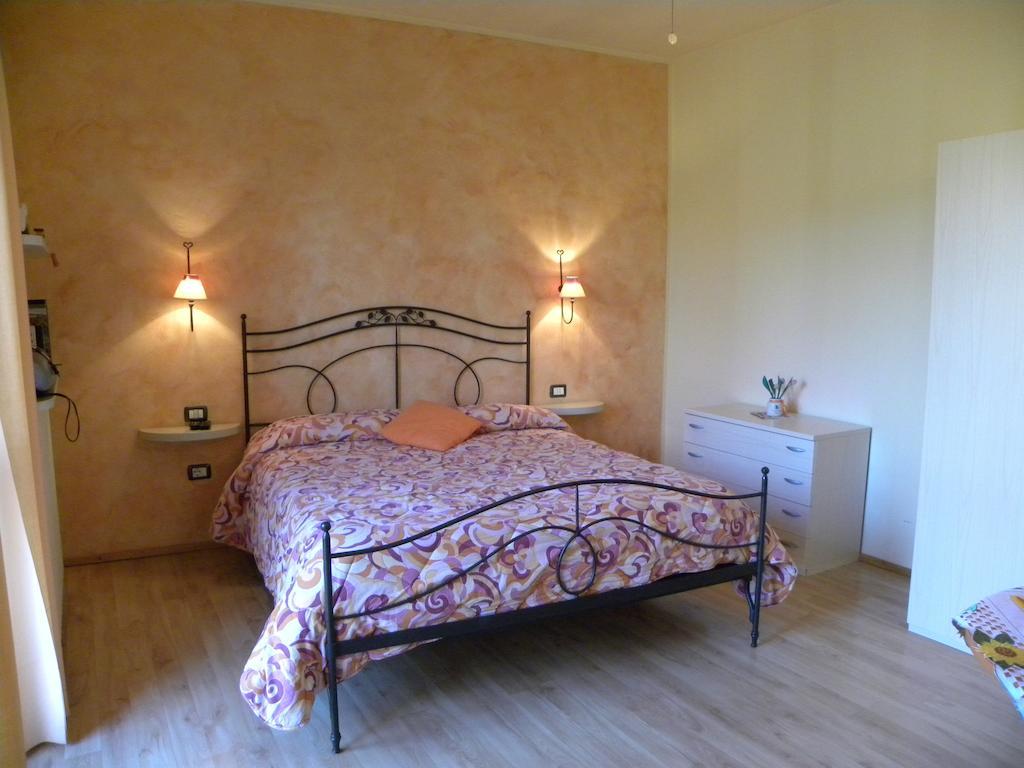 Agriturismo Fano'S Farm Suno Chambre photo