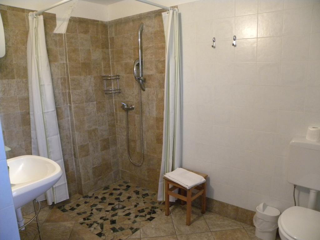 Agriturismo Fano'S Farm Suno Chambre photo